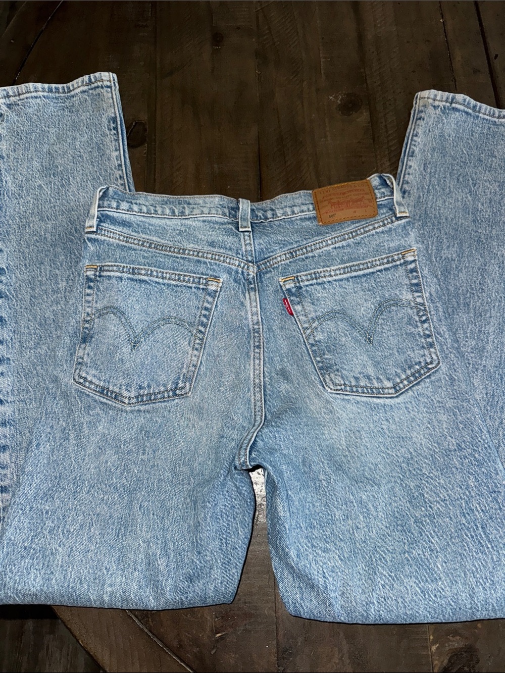 Levi's Light Blue Straight Jeans - Classic Back Pocket Detail